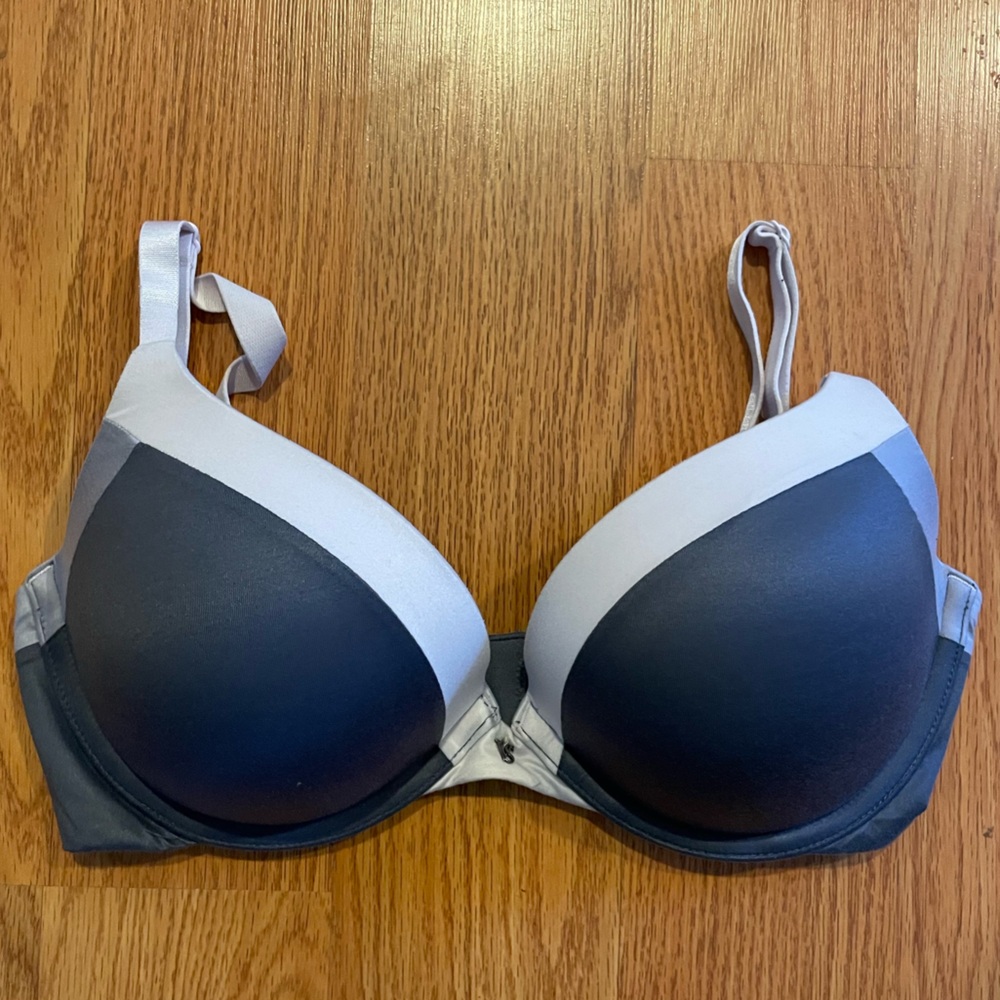 fabulous by Victoria’s Secret plunge push-up 3 tone bra 34D